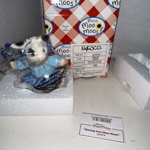 Mary's Moo Moos "Skating Into Moos Heart"  Enesco Girl on Ice Figurine #101074